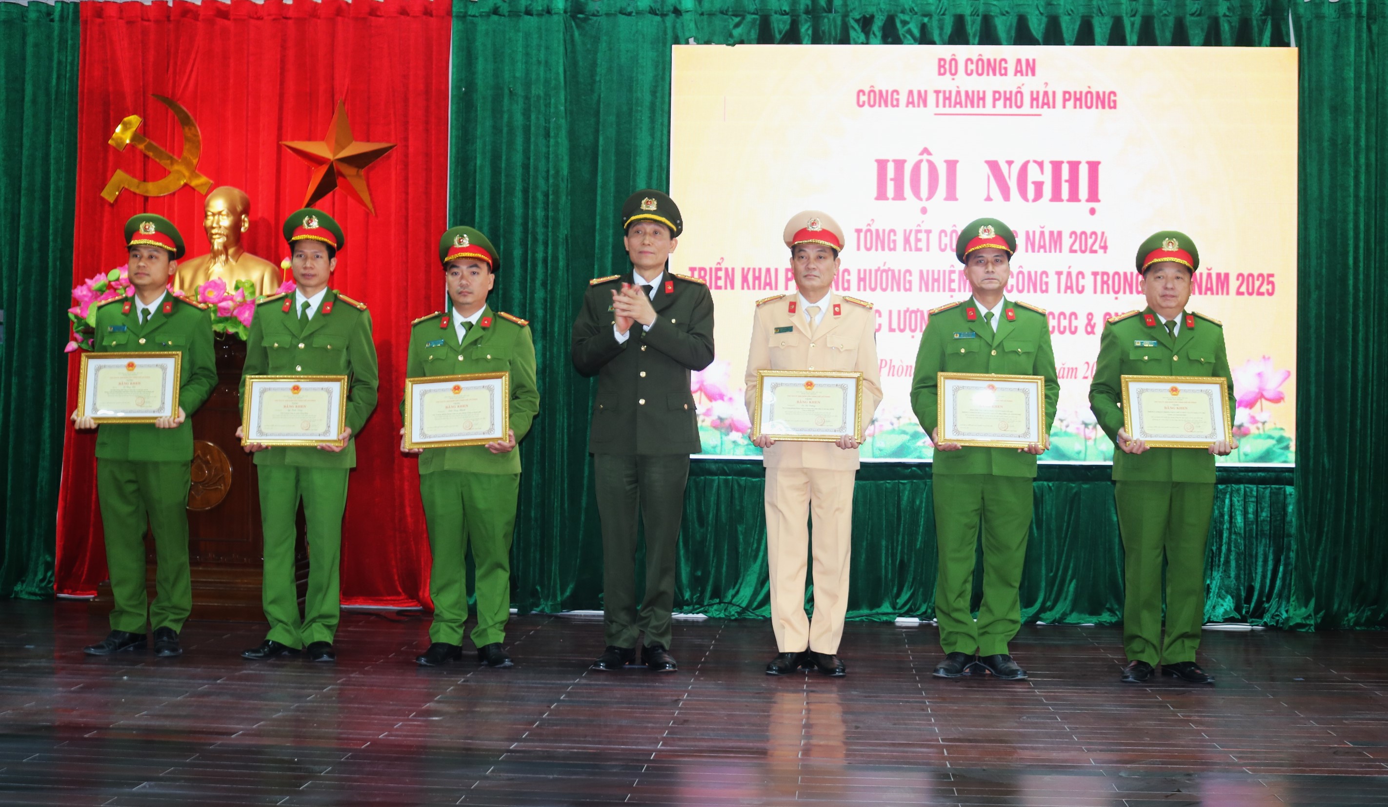 Lực lượng Cảnh sát PCCC và CNCH - Công an thành phố: Triển khai phương hướng, nhiệm vụ công tác trọng tâm năm 2025